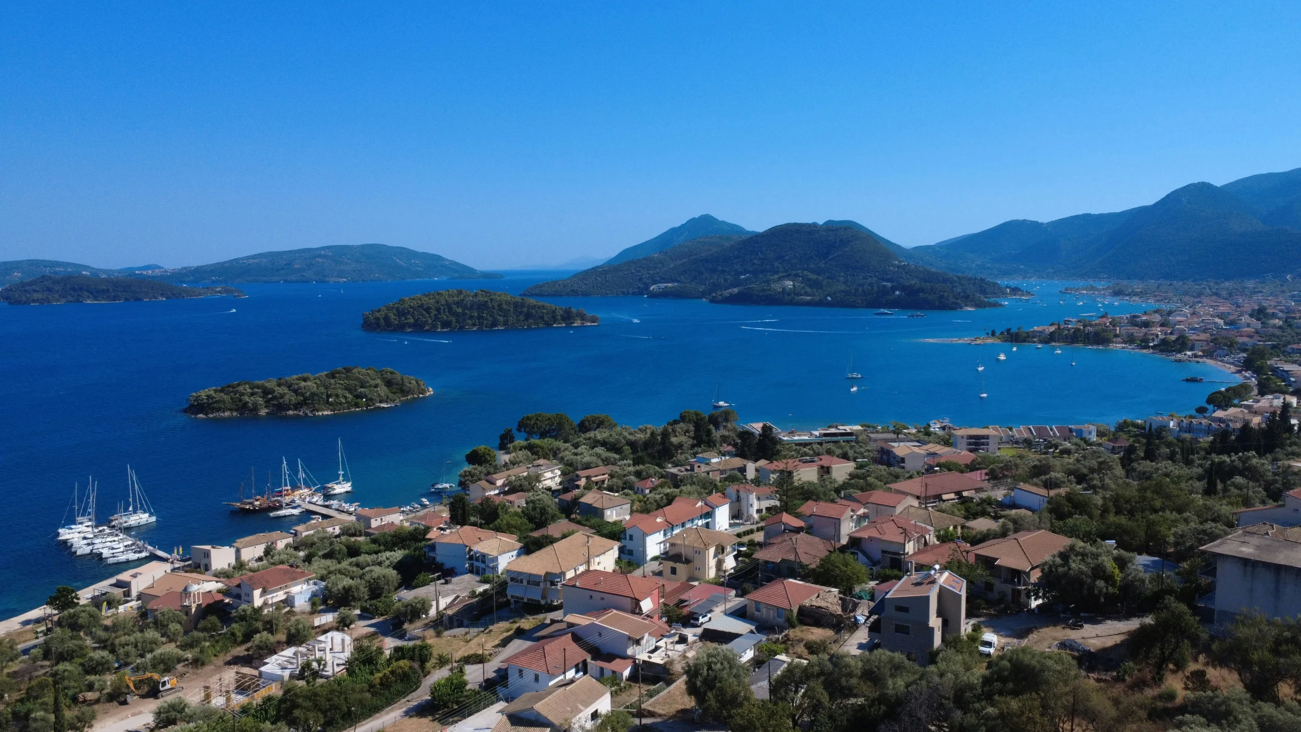 ναυτιλία τουρισμός ελληνική οικονομία — ελληνικό νησί λιμάνι